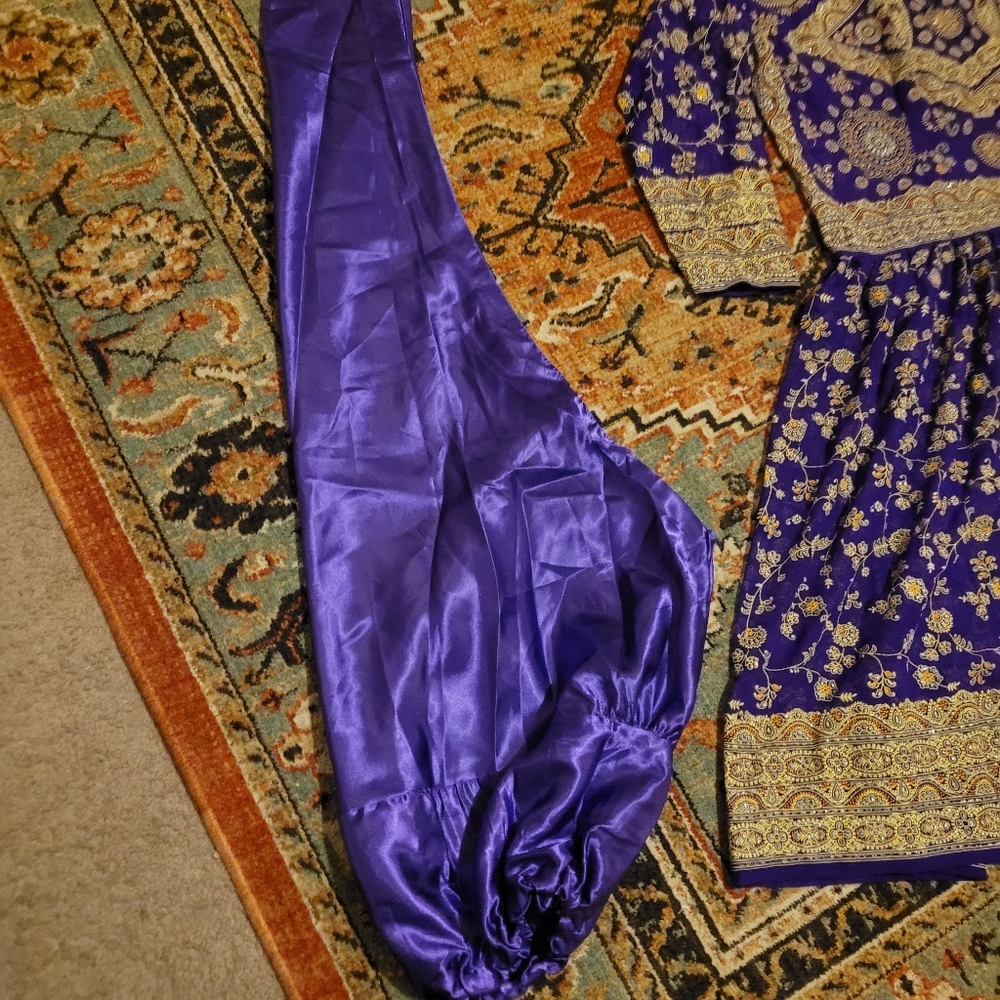 2 pieces traditional design clothes very unique fits very good ๐ - Picture 3 of 3